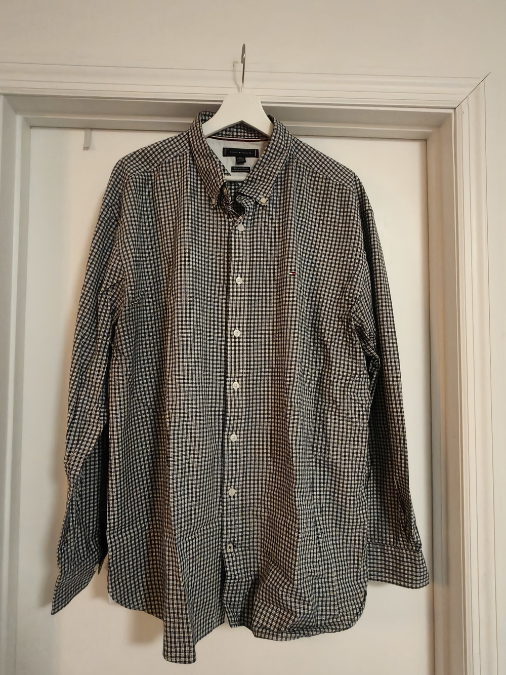 Tommy Hilfiger Men’s Black & White Gingham Button-Down Shirt
